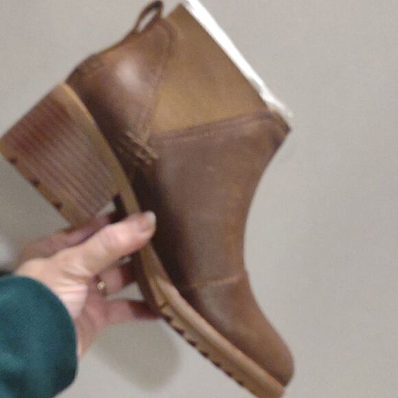 Sorel Booties Size 5.5 New Waterproof. - Picture 4 of 5